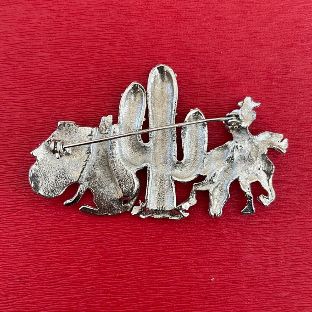 3/$30 🌟 Vintage Western Scene Brooch - Picture 2 of 6